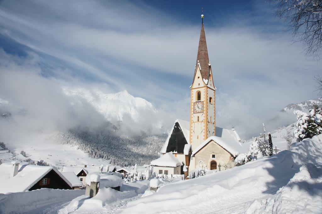 Apart Bergzeit Наудерс Стая снимка